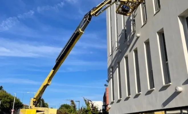 Vitres hautes bâtiment administratif